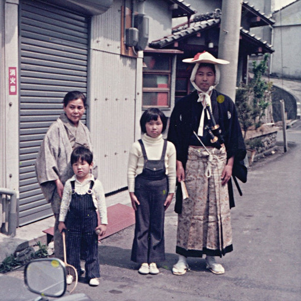 Three Generations of Shirakata-Denshiro Shoten